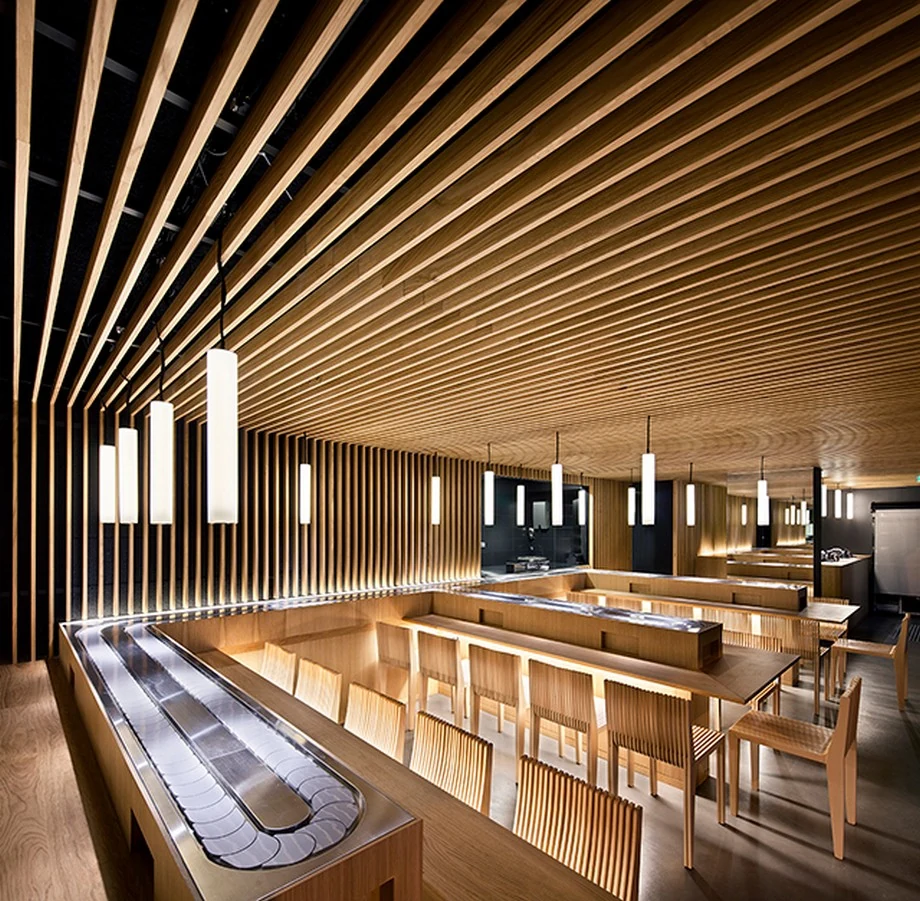 Warm wood-effect linear ceiling in a dining interior