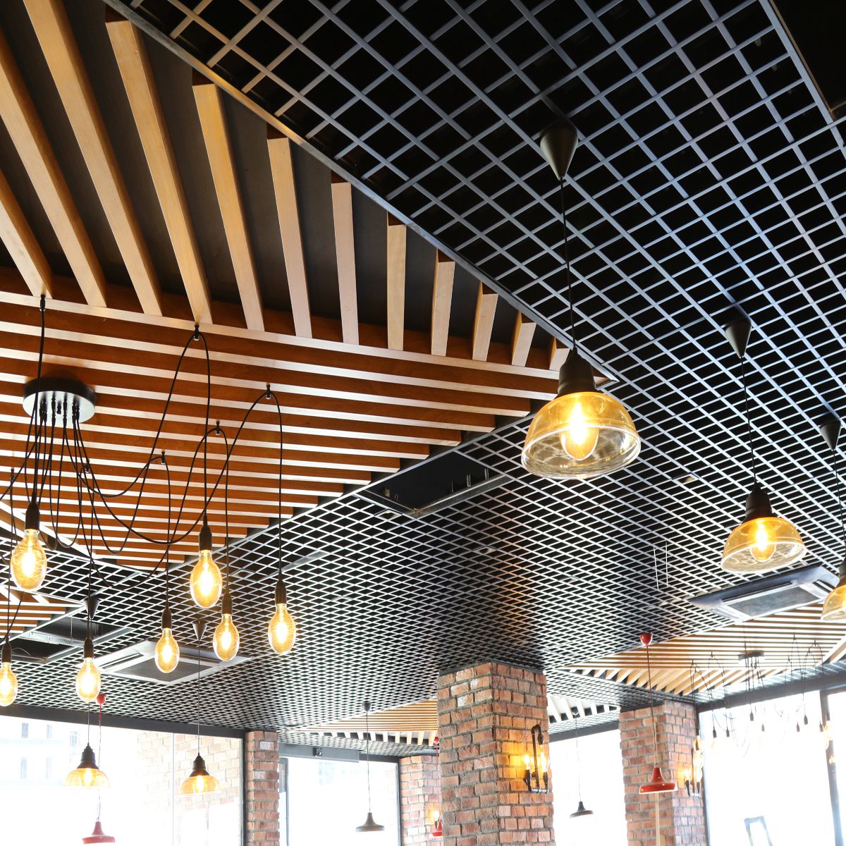Mixed framed mesh and slatted ceiling application